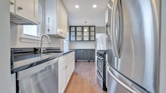 Building Photo - 4364 Varnum Pl NE