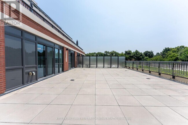 Photo du bâtiment - 1700-1700 Avenue Rd