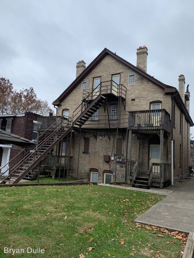 Building Photo - 1722 Summit St