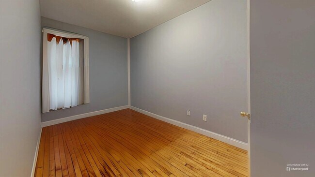 Building Photo - 330 1/2 E St