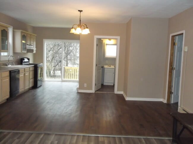 Building Photo - 705 E Dominick St