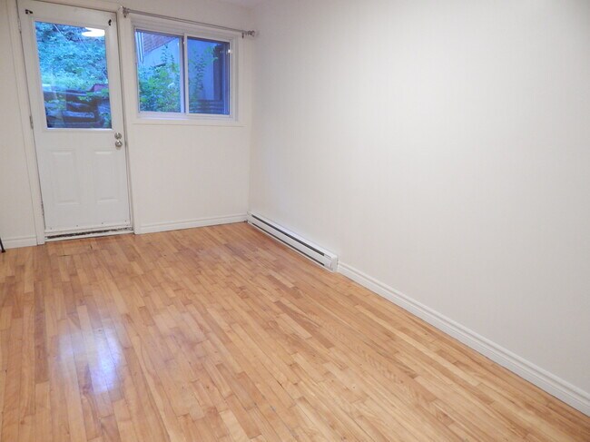 Building Photo - 2850 Barclay