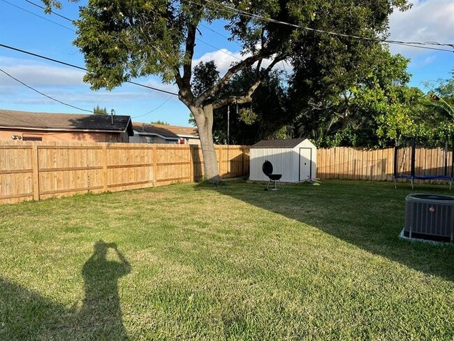 Building Photo - 1481 NW 2nd St