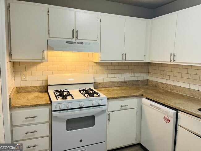 Foto del edificio - 907 Silverwood Dr