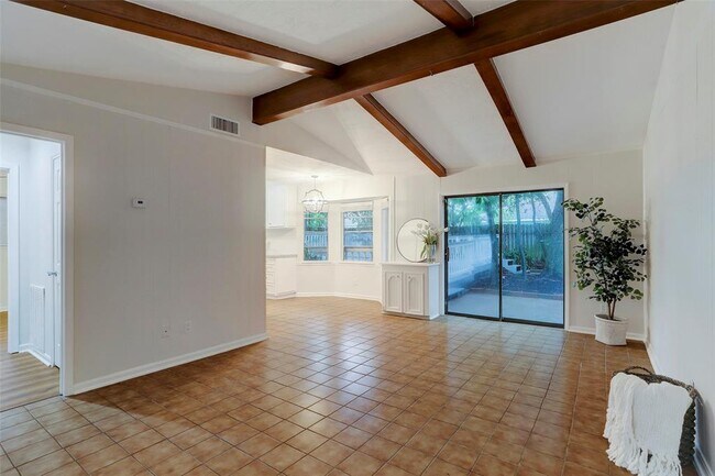 Foto del edificio - 9643 Railton St