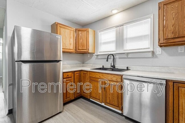 Foto del edificio - 11825 Roberts St