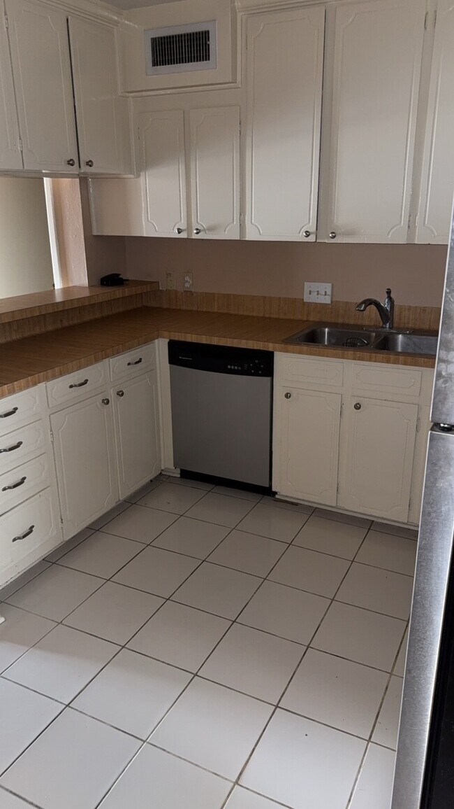 Foto del edificio - 3402 Timmons Ln
