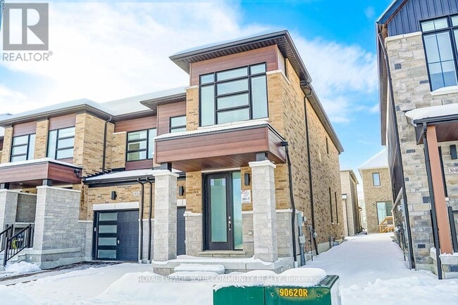 Building Photo - 3038 Sideline 16