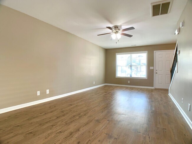 Foto del edificio - 216 Alexander Blvd