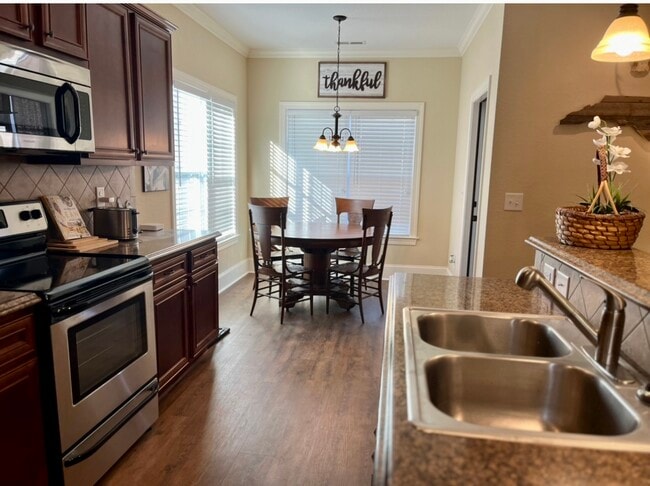 Building Photo - 1924A Leighton Dr