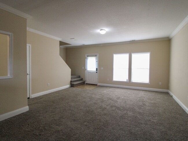 Building Photo - Charming Townhome Close to Downtown Pulaski