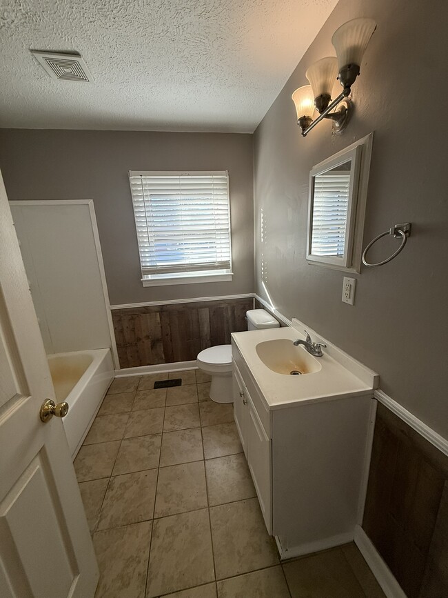 Foto del edificio - 2223 Carbine St