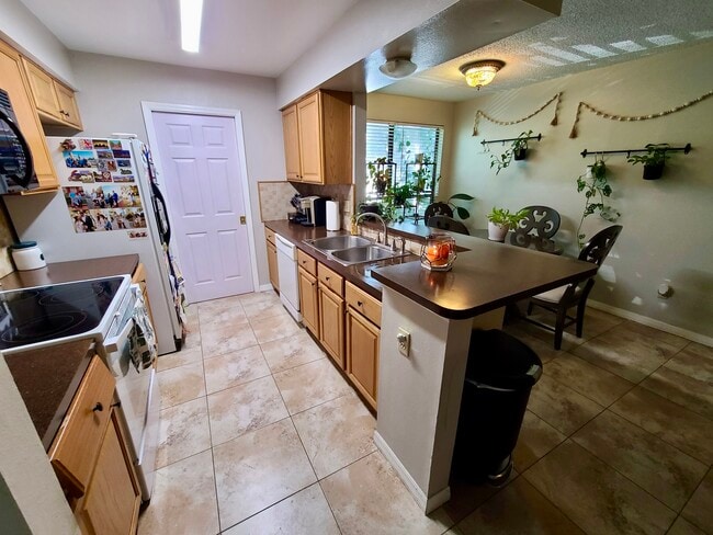 Building Photo - 611 Casa Park D Ct