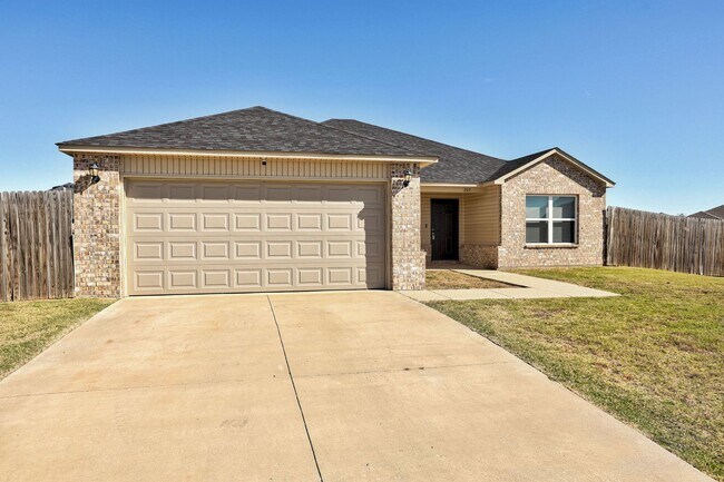 Building Photo - Charming 3-Bedroom Home with Modern Amenit...