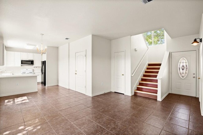 Foto del edificio - 7312 E Ben White Blvd