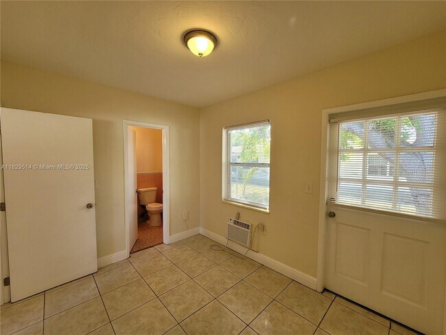 Building Photo - 698 NE 85th St