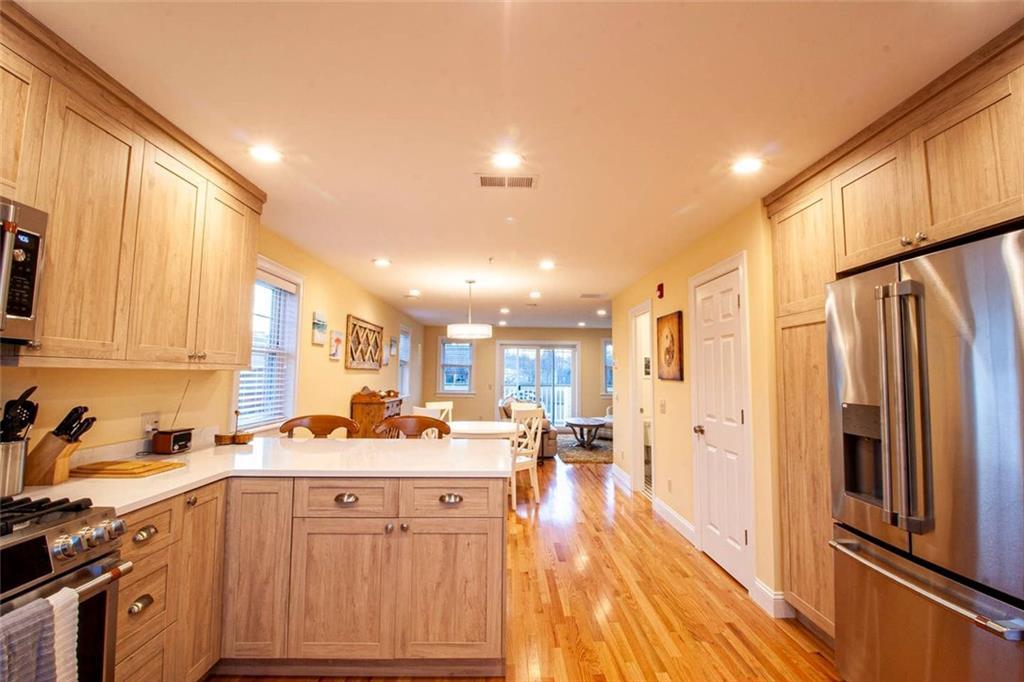 Primary Photo - 132 Boon St