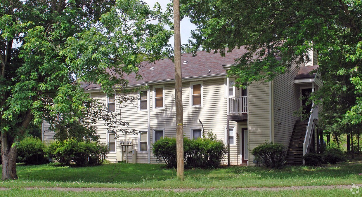 Building Photo - 3901-3905 Lexington Dr