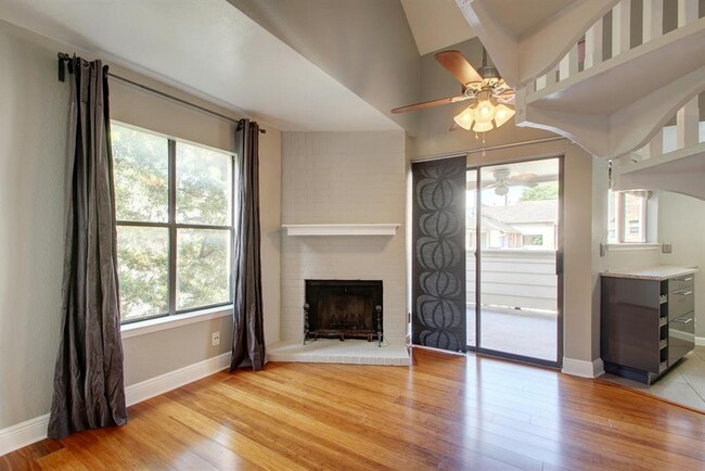 Foto del edificio - 2500 Burleson Rd