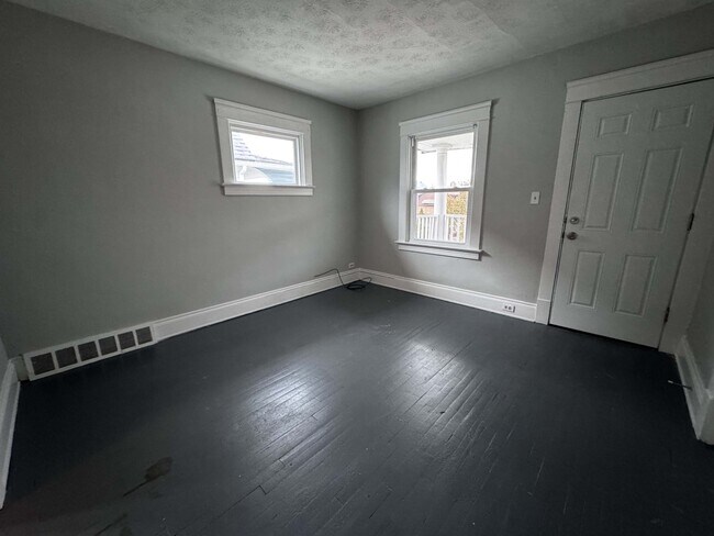 Foto del edificio - 10008 Mt Auburn Ave