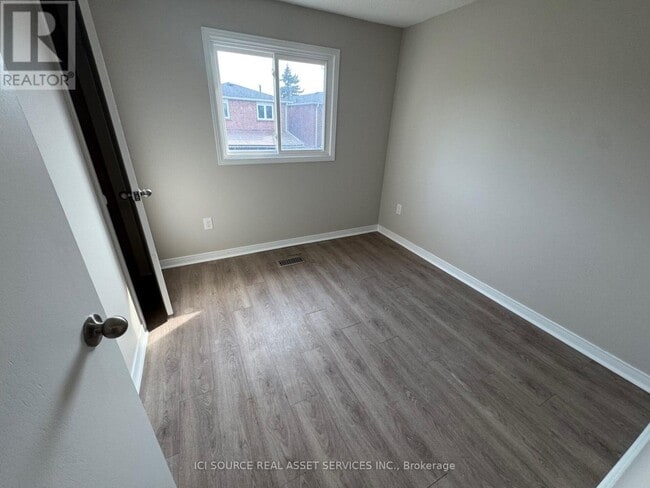 Building Photo - 115 Tall Grass Trail