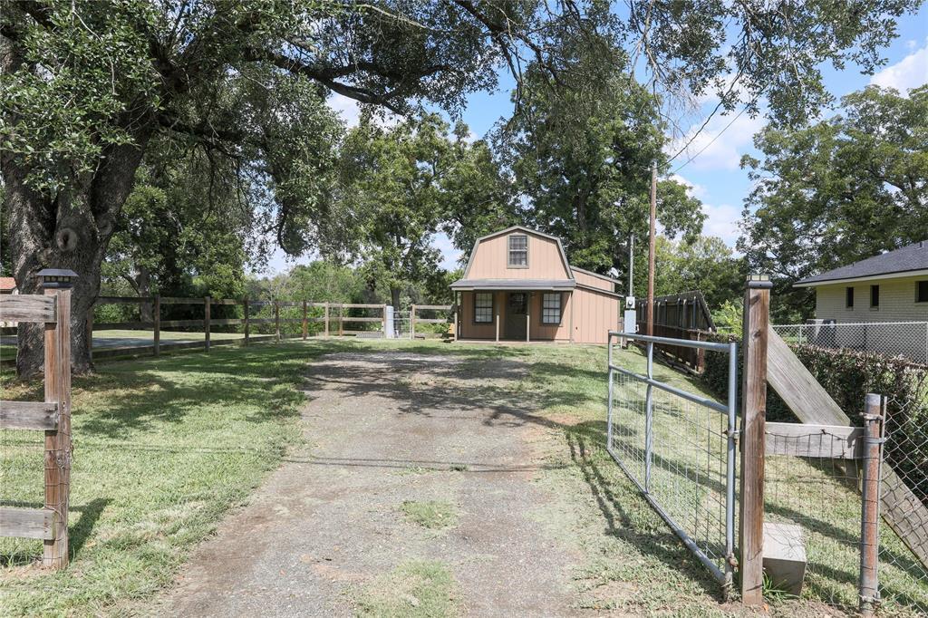 Primary Photo - 305 Edgewood Dr