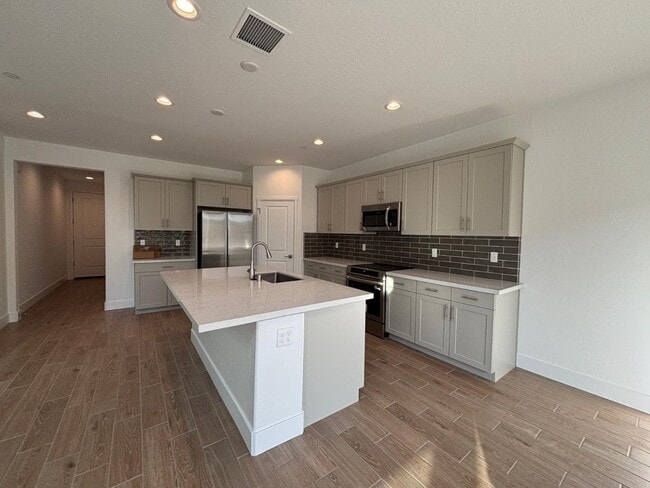 Building Photo - 2909 E Corteza Dr