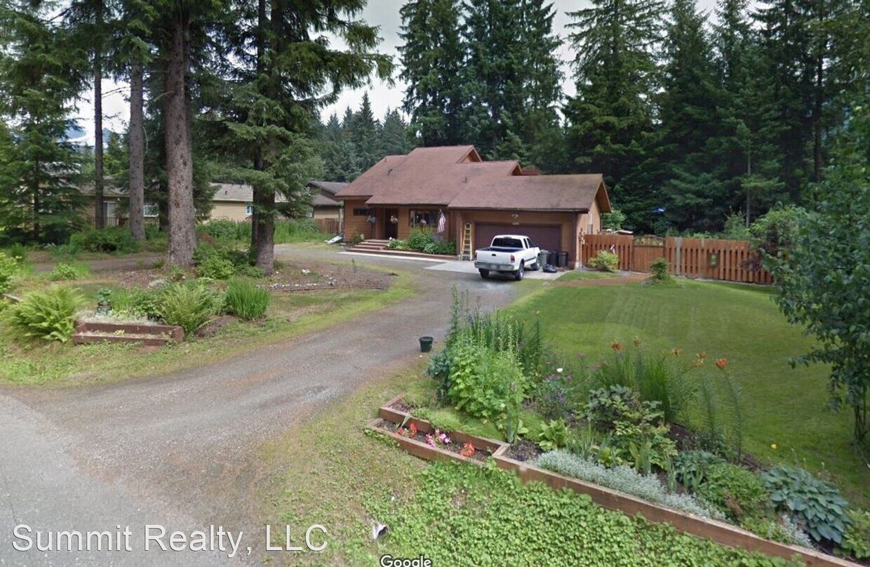 3 br, 2 bath House 10118 Silver St House Rental in Juneau, AK