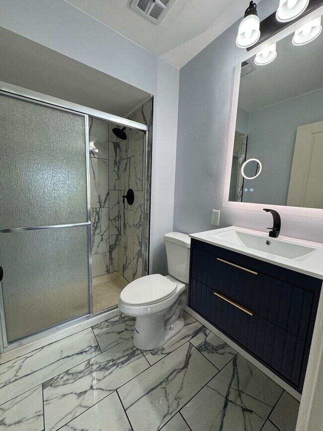 Foto del edificio - 7854 S South Shore Dr