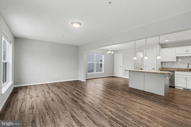 Foto del edificio - 8110 Kelly Dr