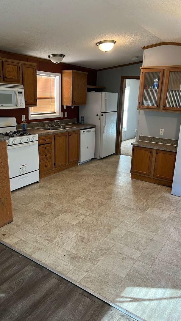 Building Photo - 3 Bedrooms, 2 Bathrooms in Pequot Terrace Trailer Park, Pequot Lakes, MN Lot B32