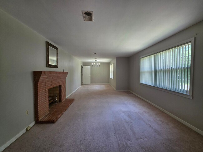 Foto del edificio - 4BR/2BA lake view home with covered back p...