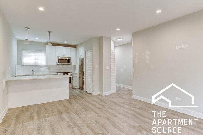 Building Photo - 4457 W Diversey Ave