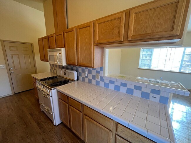 Foto del edificio - 3 Bed/2 Bath Single Level Home in NE Bend - Fully Fenced Backyard