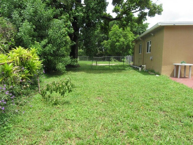 Foto del edificio - 4100 NW 110th Ave