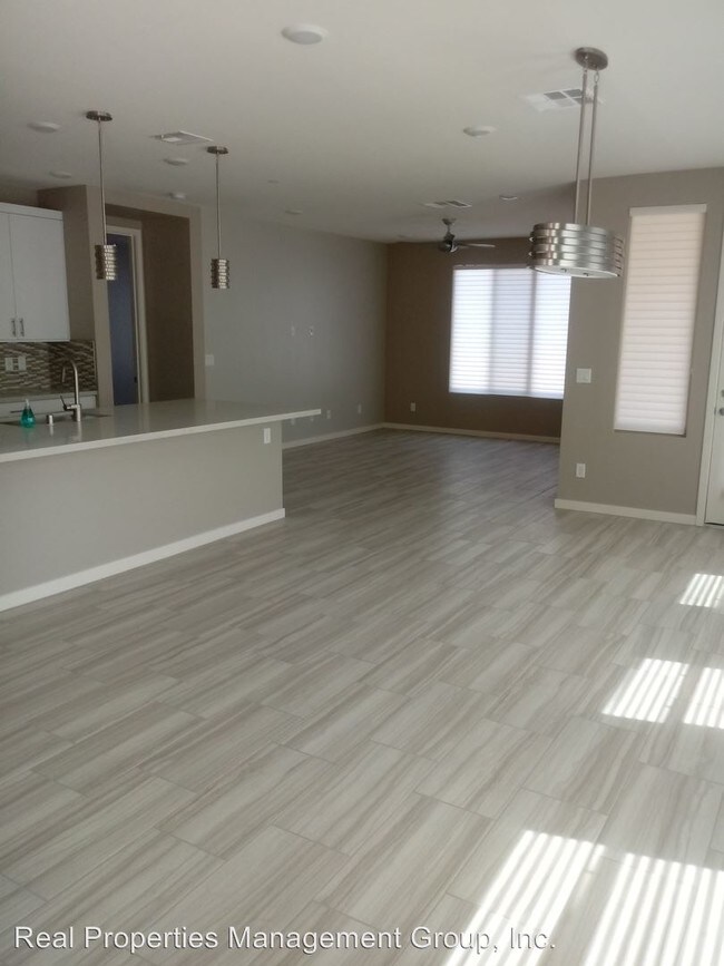 Foto del edificio - 2 br, 2 bath House - 4247 Sunrise Flats St