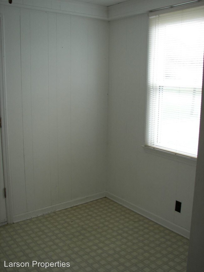 Building Photo - 2 br, 1 bath House - 1733 Powerline Rd