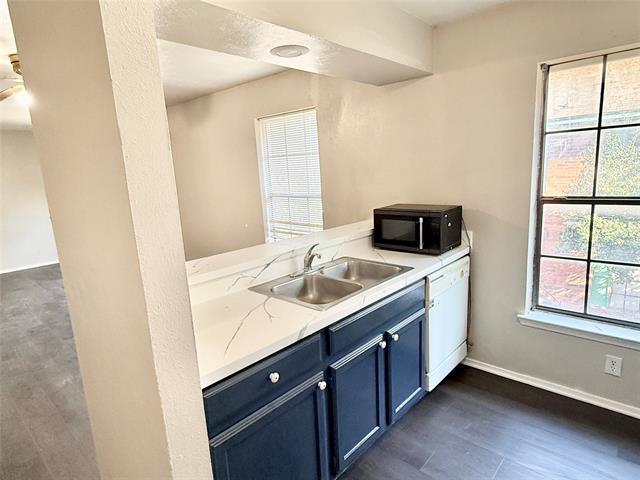 Building Photo - 2221 Stella St