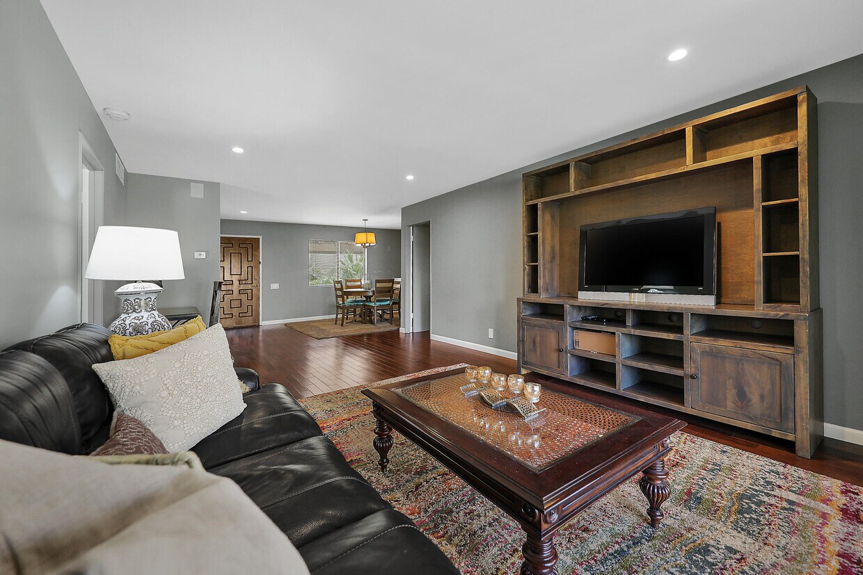 Foto principal - 2170 S Palm Canyon Dr
