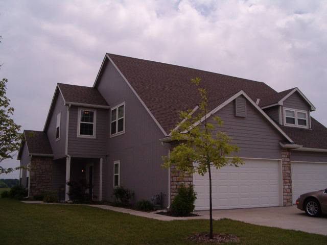 Foto del edificio - 2442 Surrey Dr