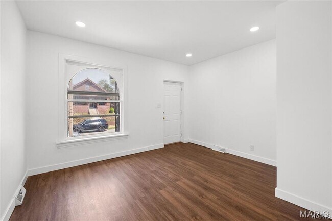 Foto del edificio - 4936 Shaw Ave