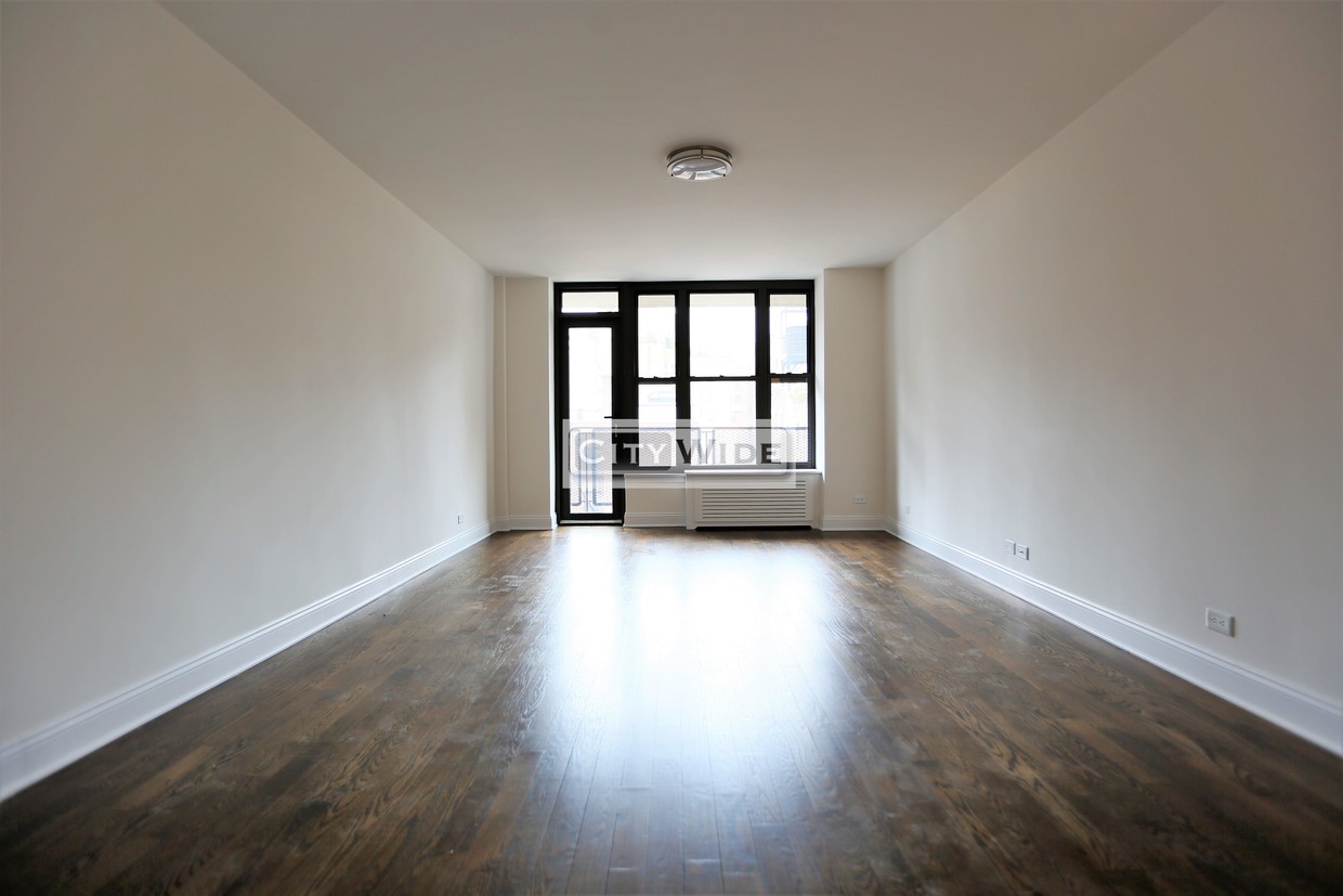 Primary Photo - 165 E 35th St