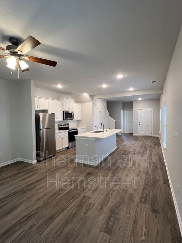 Foto del edificio - 7008 Hummingbird Dr