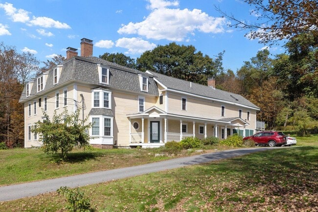 Foto del edificio - 24 Morrill Rd