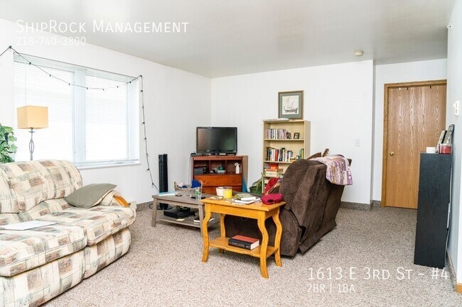 Foto del edificio - 1613 E 3rd St