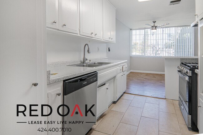 Foto del edificio - ~2 Weeks FREE~ Stunning Two Bedroom with L...