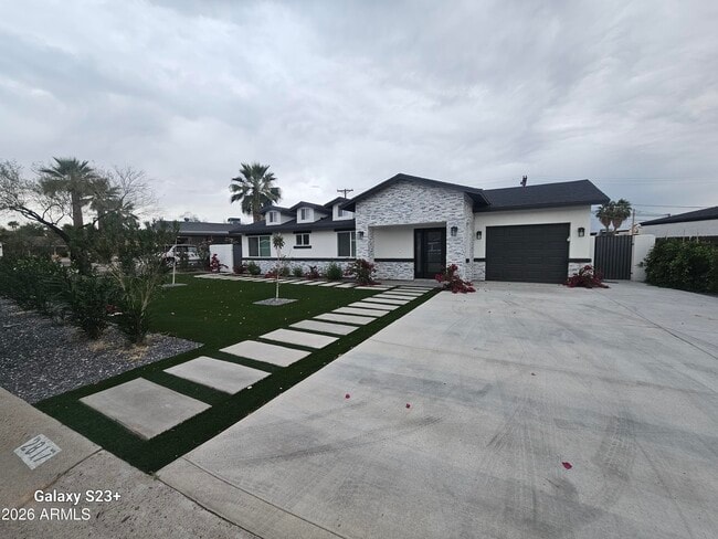 Building Photo - 2817 N 71st Pl