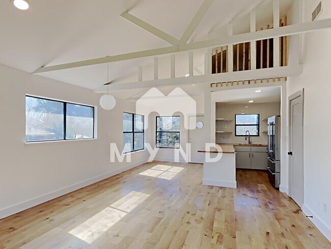 Building Photo - 919 Walter St