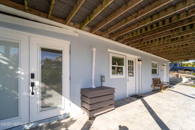 Foto del edificio - 5455 Pelican Way