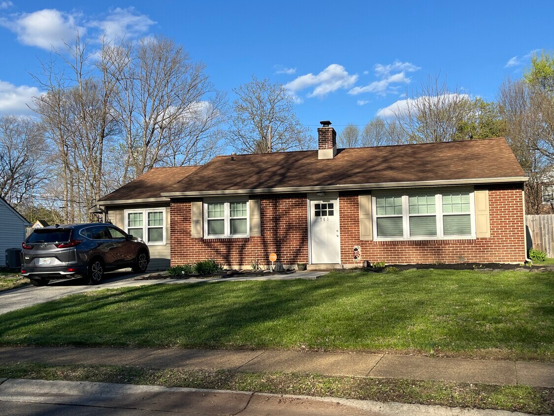 Foto principal - 703 Brook Dr